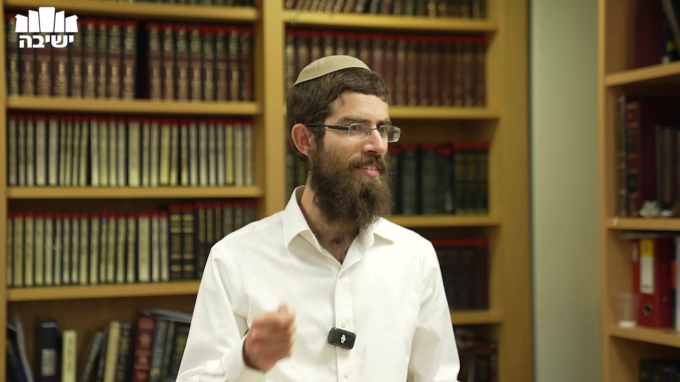 הדמיון בין נר חנוכה למנורת המקדש