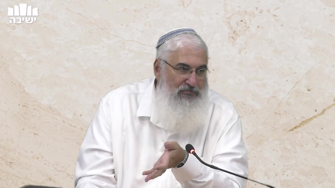 העמקה במלכות אחז