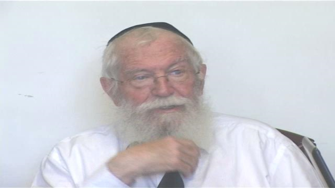 מוחזקות במטלטלין ובקרקע
