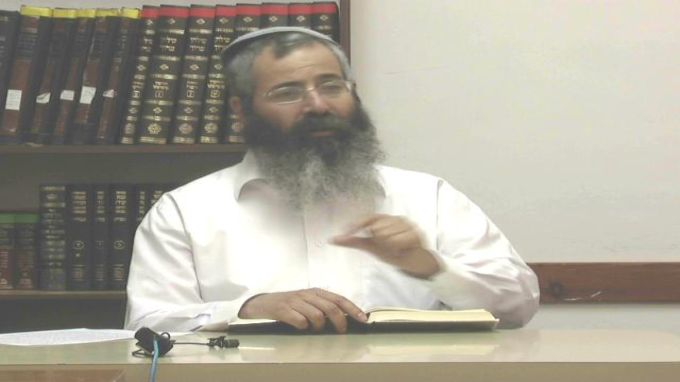 אחור וקדם צרתני