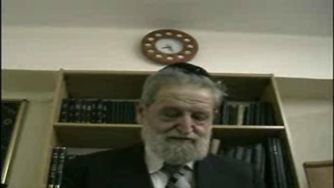 נר האמצעי הוא עדות שהשכינה שורה בישראל