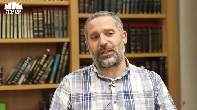 האם צריך לבדוק אחרי פירורים שאין בהם כזית?