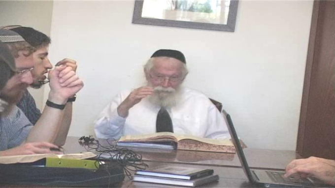 דין מכירת שטרות ודין "מכר לו צמד"