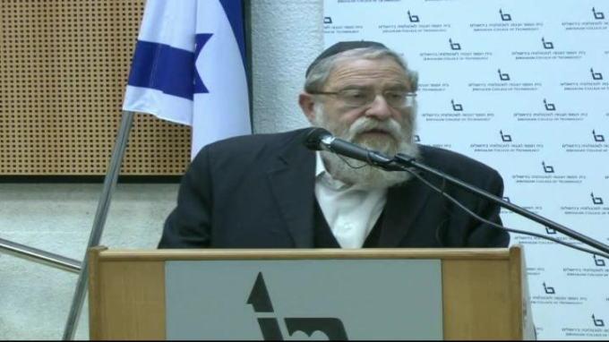 נתינת כשרות מהדרין לפירות שגודלו באיסור כלאיים