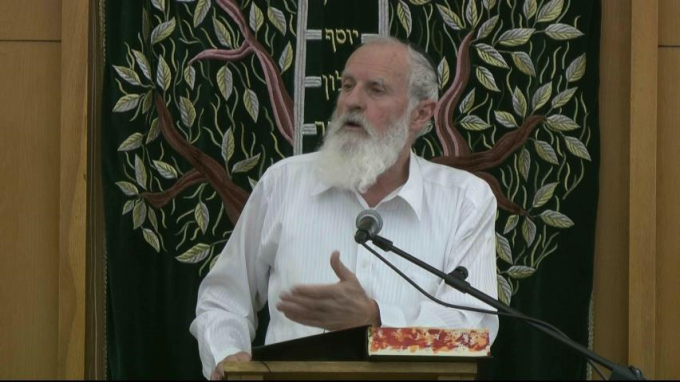 האם ישנו איסור לחפור בור ברשות הרבים?