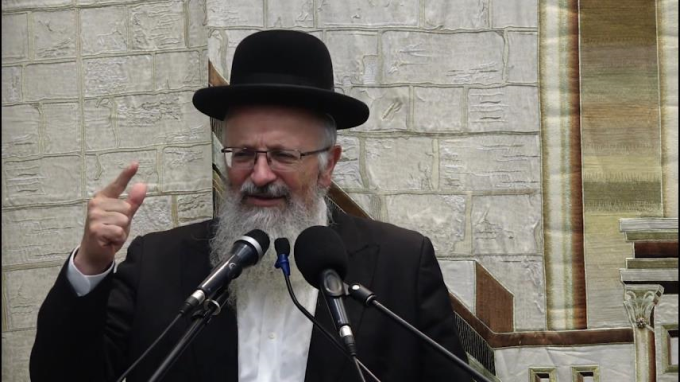 מֵאֵימָתַי מְבָרְכִין עַל הַגְּשָׁמִים? מִשֶּׁיֵּצֵא חָתָן לִקְרַאת כַּלָּה