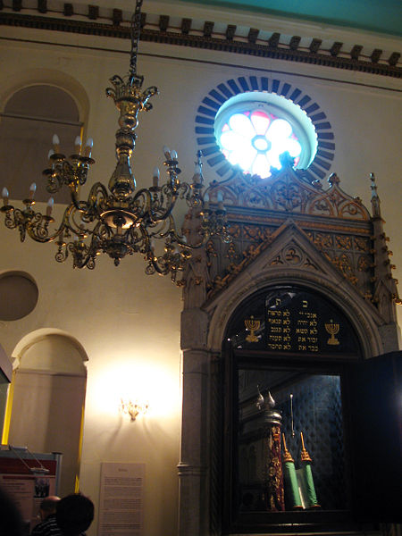 קובץ:Zulfaris synagogue jewish museum turkey ehal.jpg