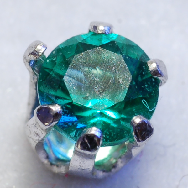 קובץ:Emerald Obsidianite Jewelry 600px.jpg