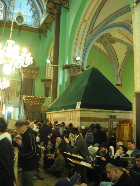 קובץ:The tomb of Isaac.jpg
