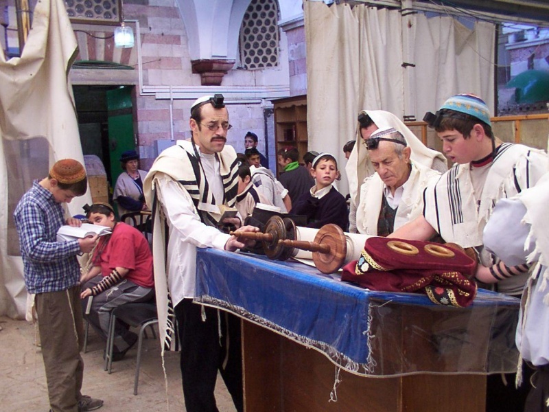 קובץ:Bar mitzva maarat macpela.jpg