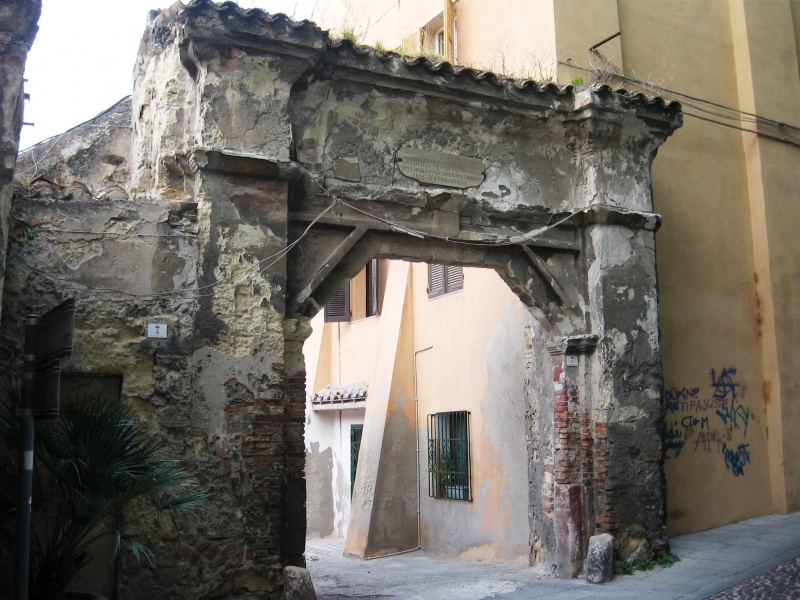 קובץ:Caserma San CARLO.jpg