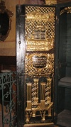 ארון הקודש - דלת ימין - מבפנים