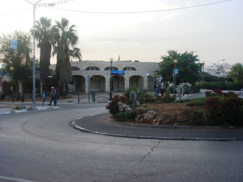קובץ:Center of kiriat arba.jpg