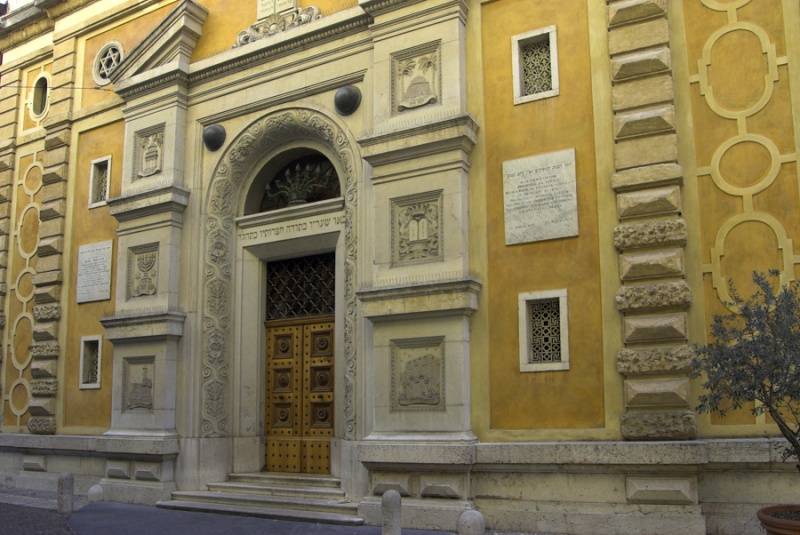 קובץ:Sinagoga-Verona.jpg